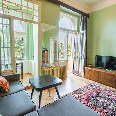Riverside Apartment With A Balcony Praha Exteriér fotografie
