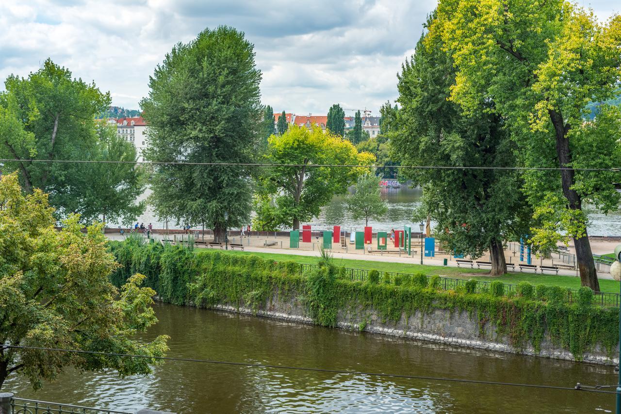 Riverside Apartment With A Balcony Praha Exteriér fotografie