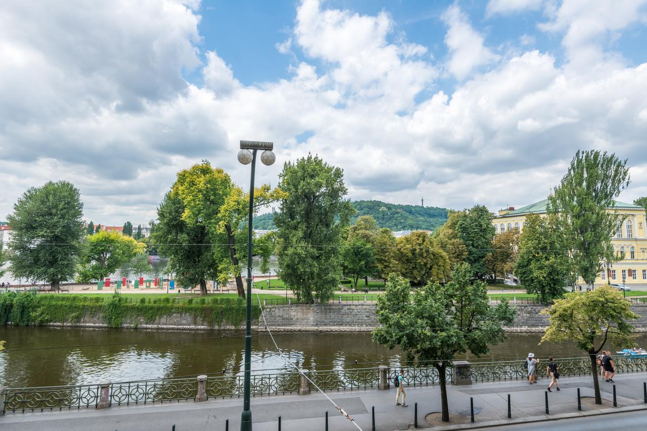 Riverside Apartment With A Balcony Praha Exteriér fotografie