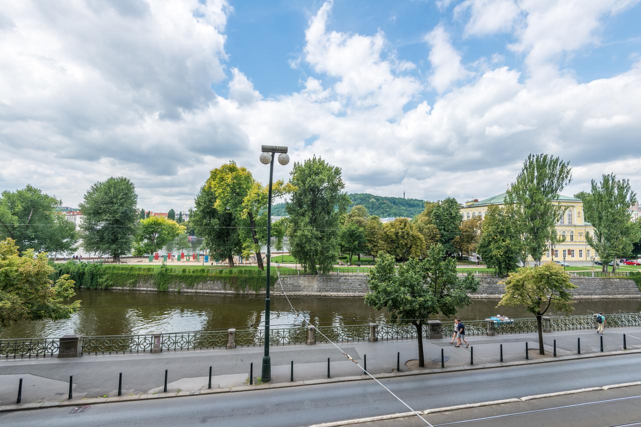 Riverside Apartment With A Balcony Praha Exteriér fotografie